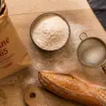 farine t65 quelle utilisation sur plan de travail avec pain et blé